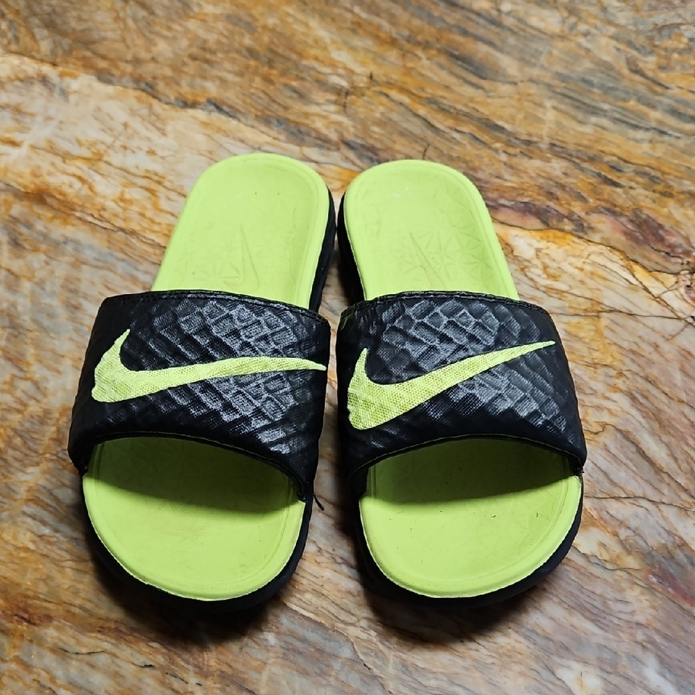 NIKE Benassi Solarsoft Slides Sandals Shoes Men's Size 9 Black Volt 705474 070